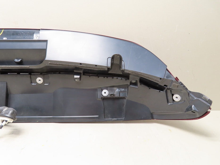 2014-2019 TOYOTA HIGHLANDER SUV REAR TAILGATE LIFTGATE SPOILER OEM 76871-0E080