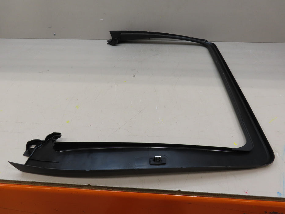 2022 2023 CADILLAC ESCALADE ESV REAR WINDOW MOLDING OEM 84225775