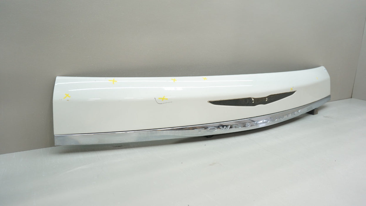 2011-2016 CHRYSLER TOWN & COUNTRY REAR LIFT GATE MOLDING W / CAMERA OEM