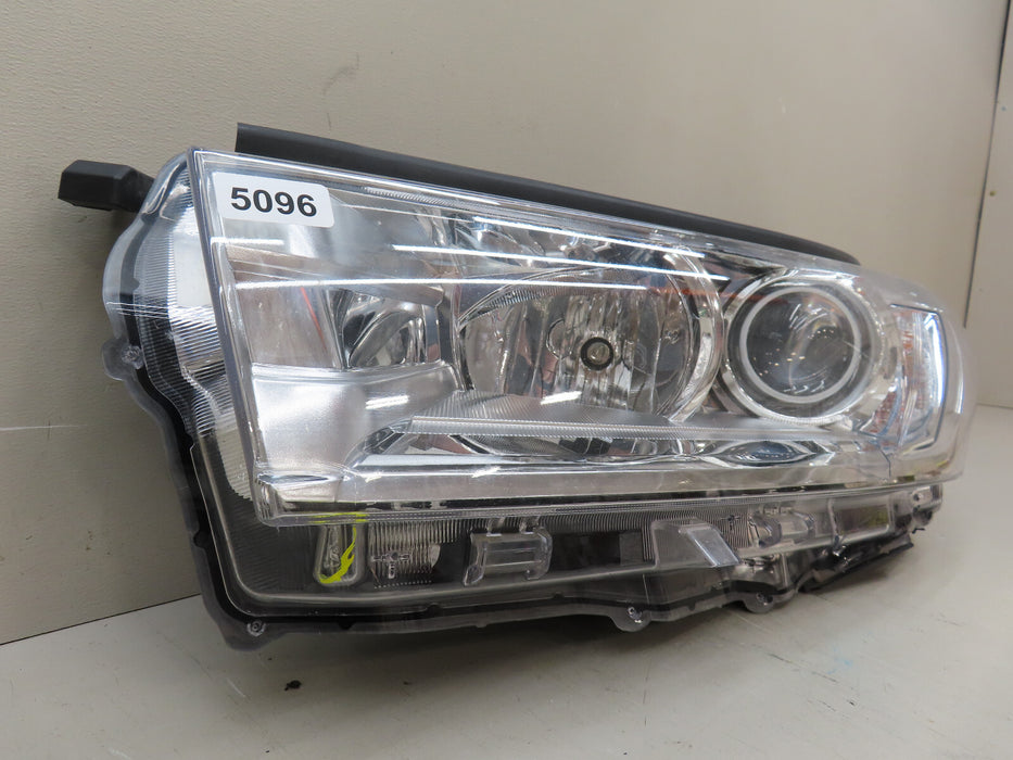 2017-2019 TOYOTA HIGHLANDER FRONT LEFT DRIVER SIDE HEADLIGHT HALOGEN OEM