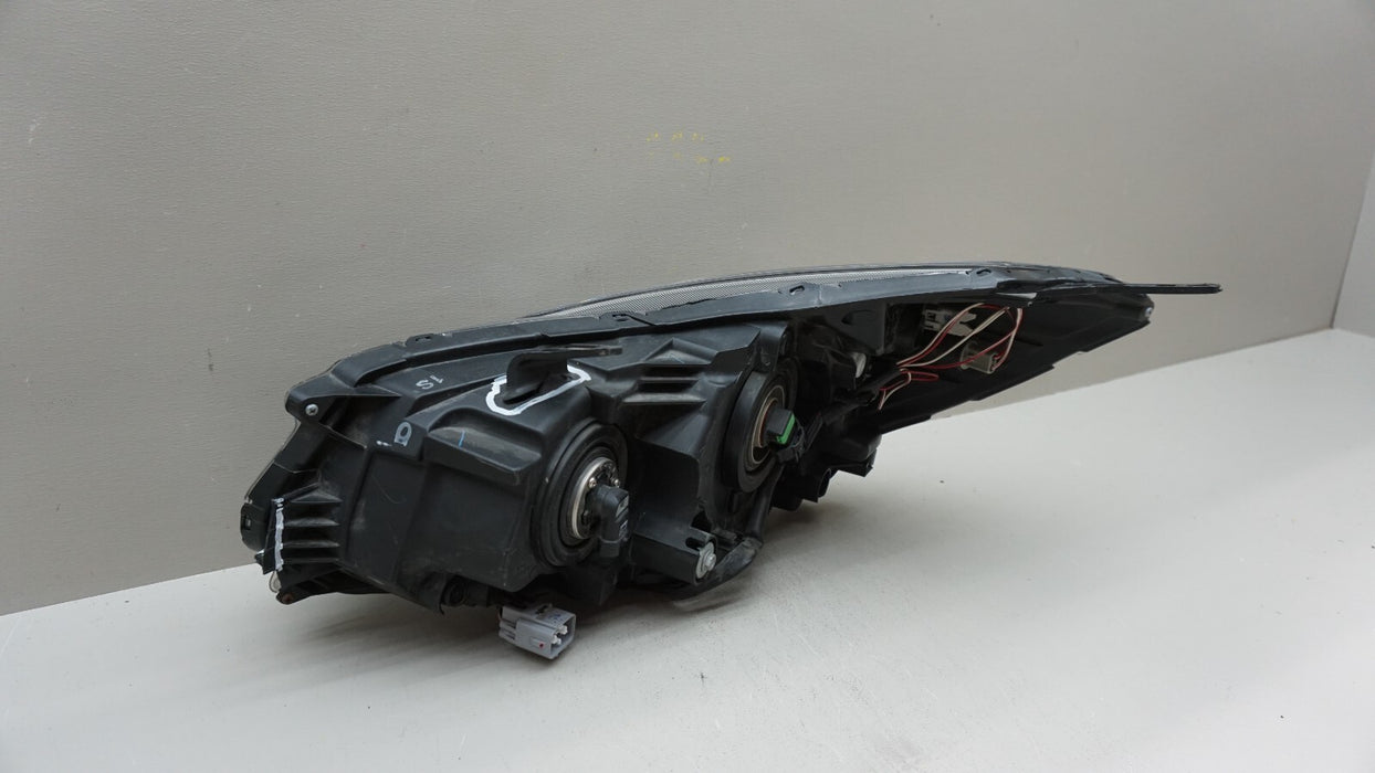 2016-2017 SUBARU CROSSTREK FRONT RIGHT PASSENGER SIDE HEADLIGHT HALOGEN OEM