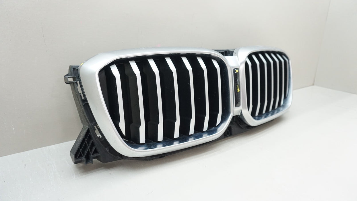 2022-2024 BMW X3 X4 FRONT RADIATOR GRILLE GRILL W/ ACTIVE SHUTTER 10627111 OEM