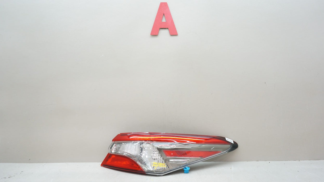 2018-2024 TOYOTA CAMRY REAR RIGHT PASSENGER SIDE TAIL LIGHT OEM