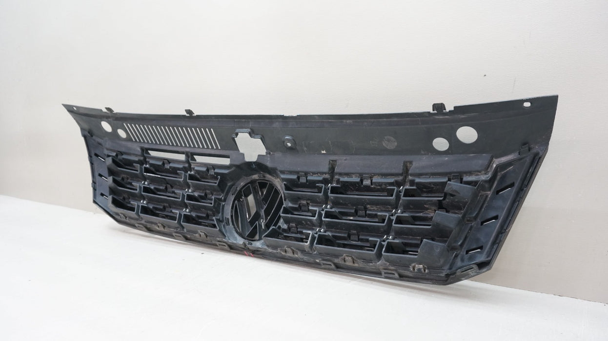 2016-2018 VOLKSWAGEN PASSAT FRONT UPPER BUMPER RADIATOR GRILLE OEM 561853653