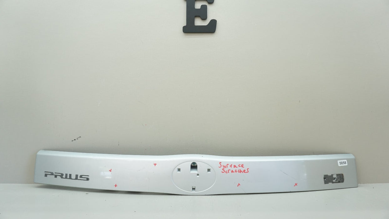 2010-2015 TOYOTA PRIUS REAR TAILGATE LIFTGATE MOLDING COVER TRIM OEM 76801-47070