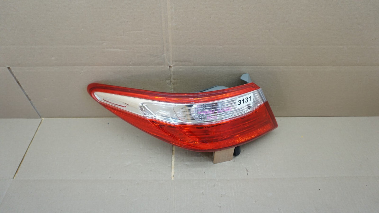 2015-2017 TOYOTA CAMRY REAR LEFT DRIVER SIDE OUTER TAIL LIGHT HALOGEN LAMP OEM