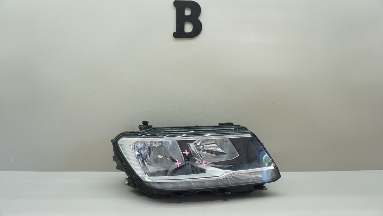 2018-2020 VOLKSWAGEN TIGUAN FRONT RIGHT HEADLIGHT LAMP HALOGEN OEM 5NL941006