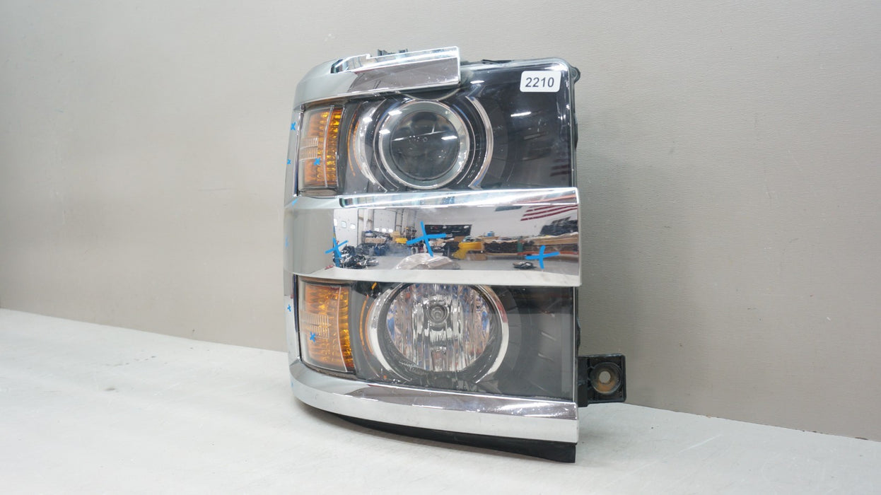 2015-2019 CHEVROLET SILVERADO 2500HD 3500HD RIGHT HALOGEN HEADLIGHT OEM 23389971