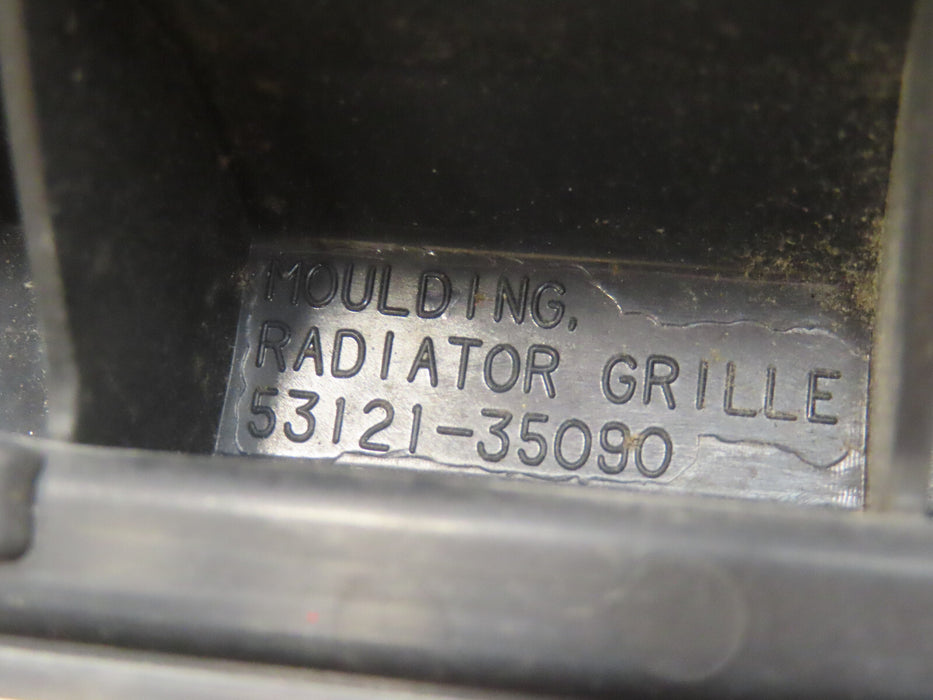 2015-2018 TOYOTA 4RUNNER FRONT RADIATOR GRILLE GRILL OEM