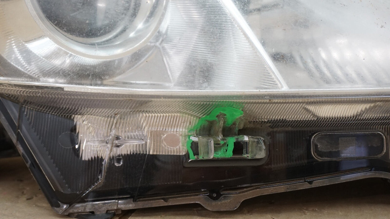 2012-2014 TOYOTA PRIUS V FRONT RH RIGHT PASSENGER SIDE HEADLIGHT OEM