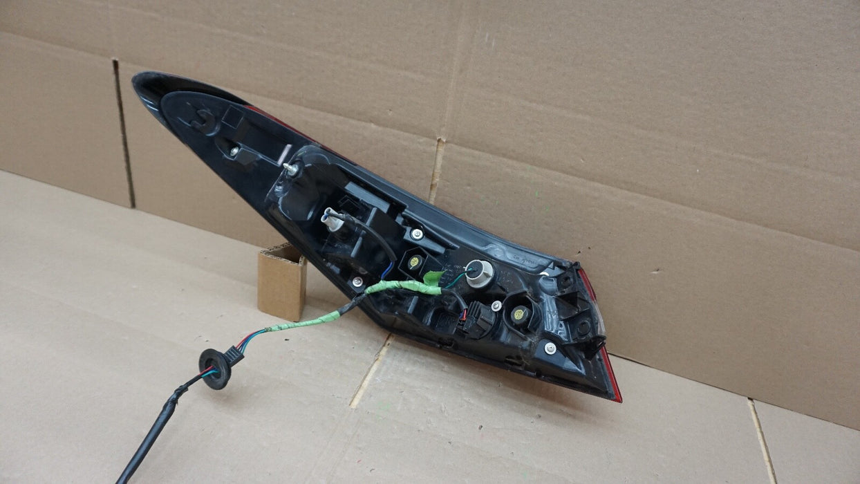 2018-2020 TOYOTA CAMRY RH RIGHT PASSENGER SIDE OUTER TAIL LIGHT OEM 18 19 20