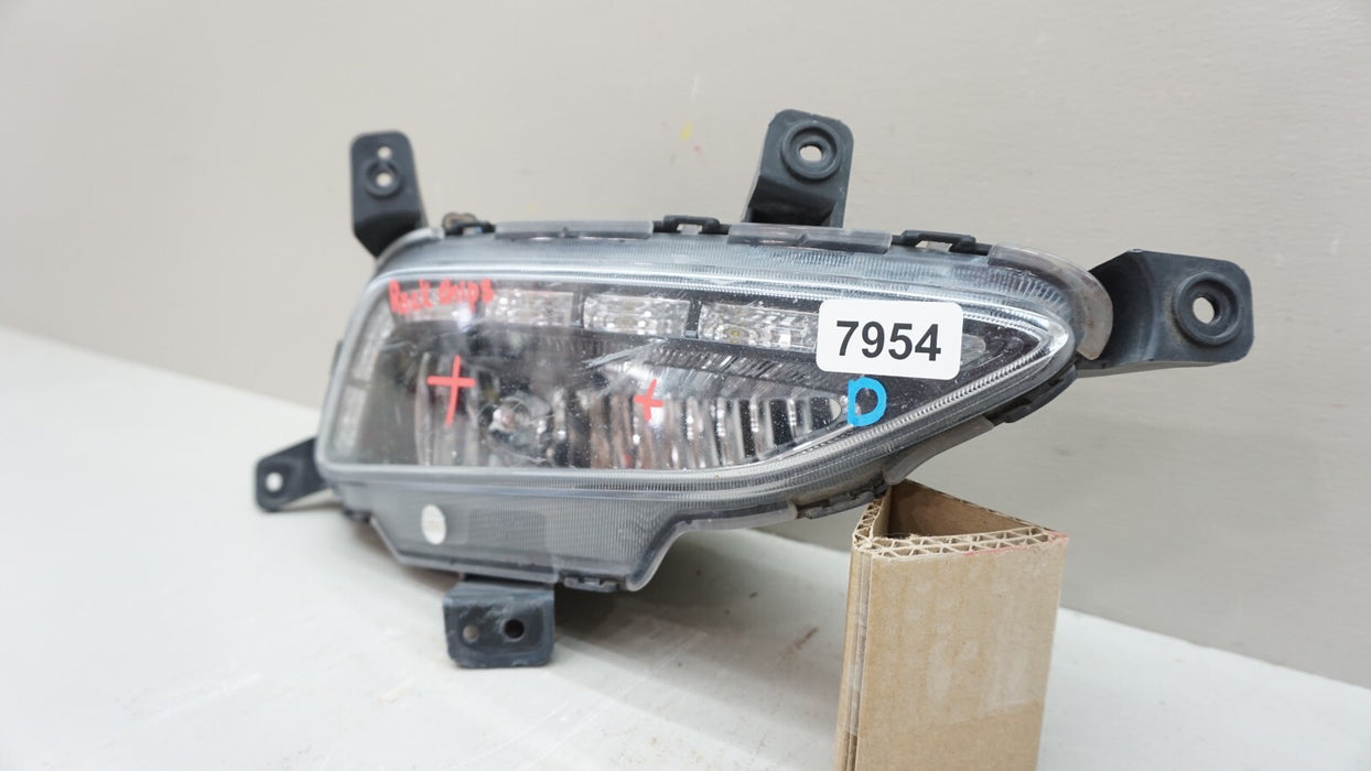 2016-2018 HYUNDAI TUCSON FRONT RIGHT PASSENGER SIDE FOG DLR LIGHT OEM