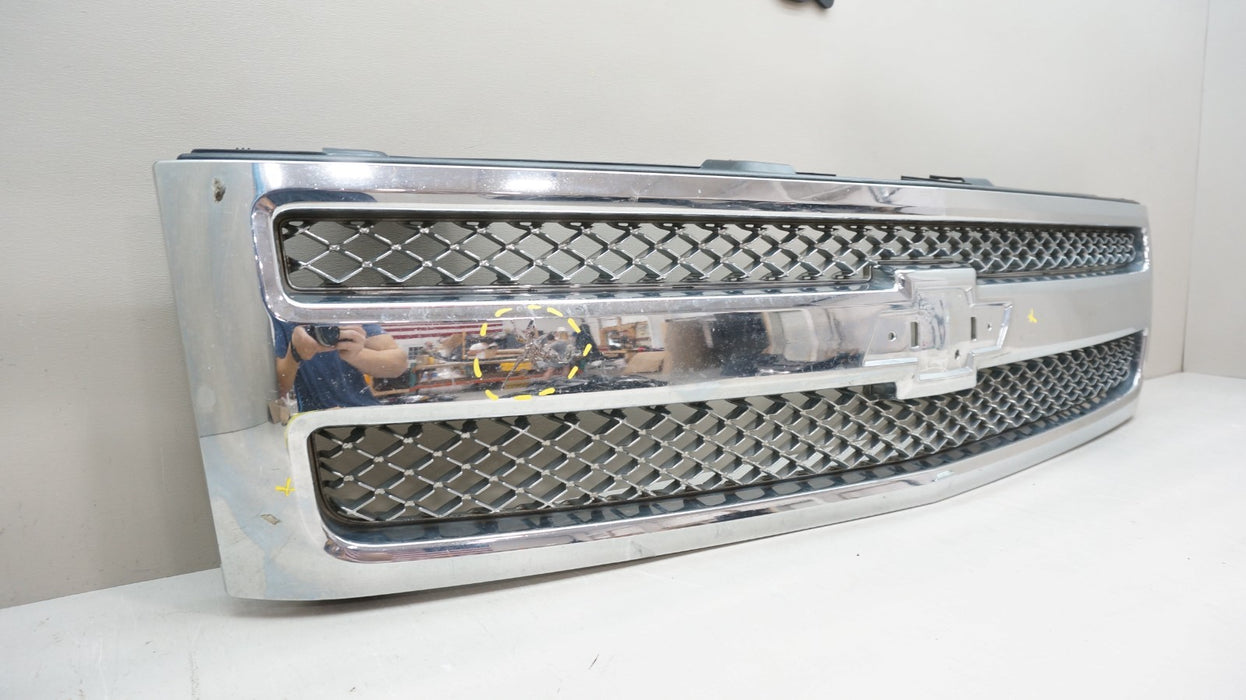 2007-2013 CHEVROLET SILVERADO 1500 FRONT BUMPER RADIATOR GRILLE OEM 15131717