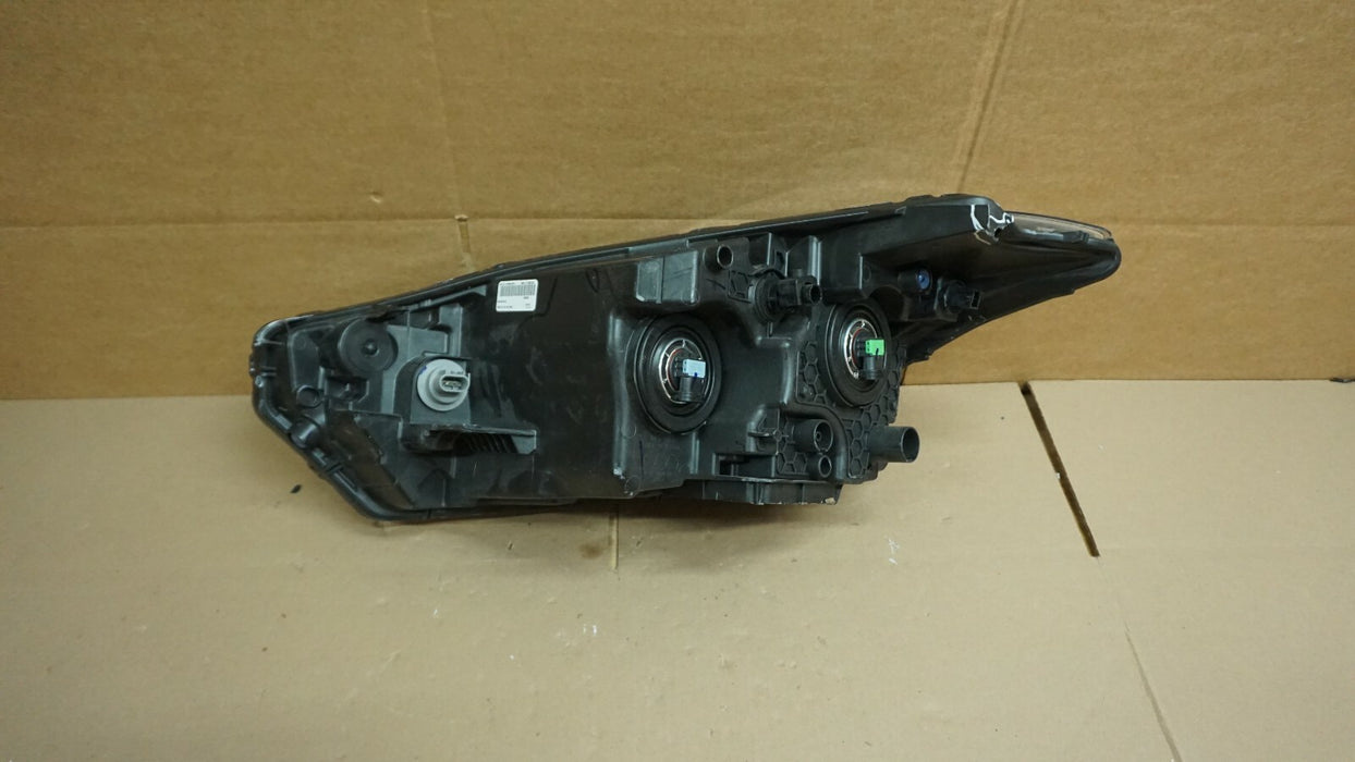 2017-2020 NISSAN KICKS FRONT RIGHT PASSENGER SIDE HEADLIGHT HALOGEN LAMP OEM