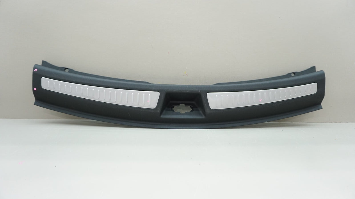 2020-2023 CADILLAC XT6 REAR LIFTGATE SILL GARNISH TRIM MOLDING OEM 84710118