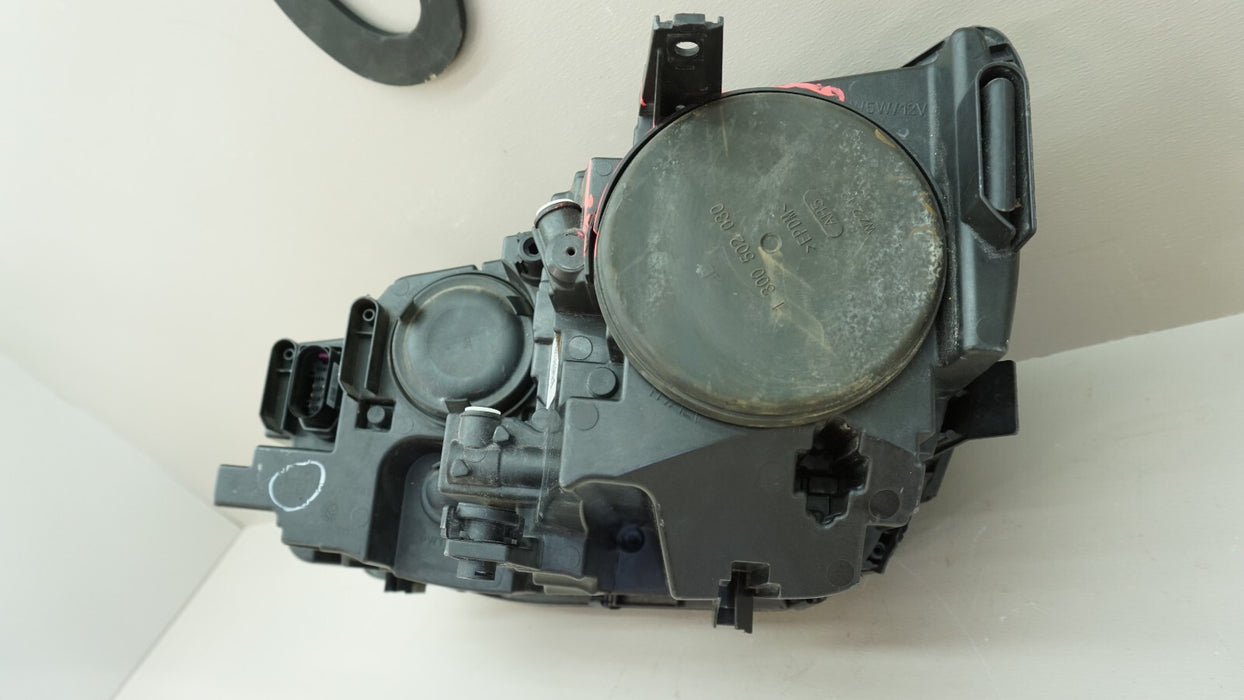 2016-2019 VOLKSWAGEN PASSAT FRONT RIGHT PASSENGERS SIDE HALOGEN HEADLIGHT OEM