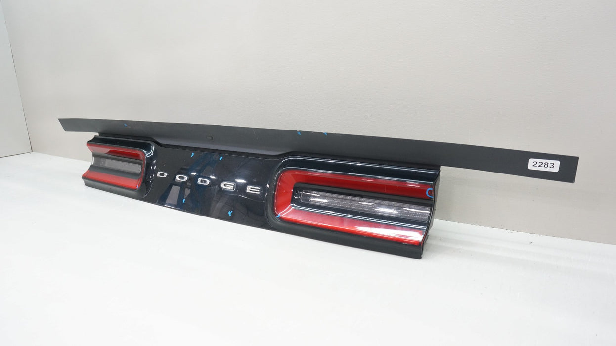 2015-2023 DODGE CHALLENGER REAR CENTER TAIL LIGHT 68404882AA OEM