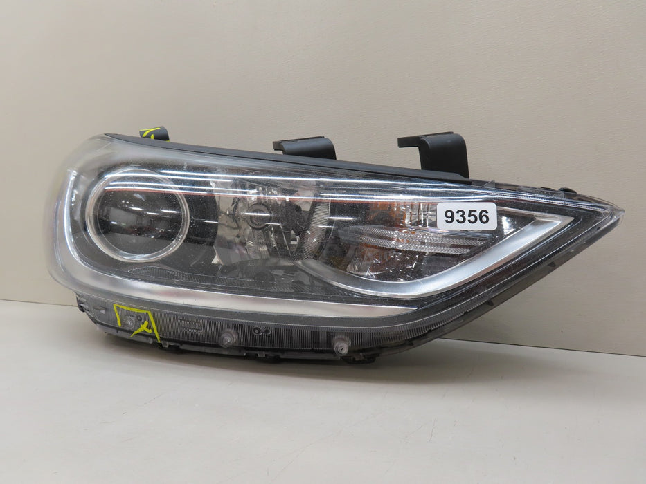 2017-2018 HYUNDAI ELANTRA RIGHT PASSENGER SIDE HEADLIGHT HALOGEN OEM 9356