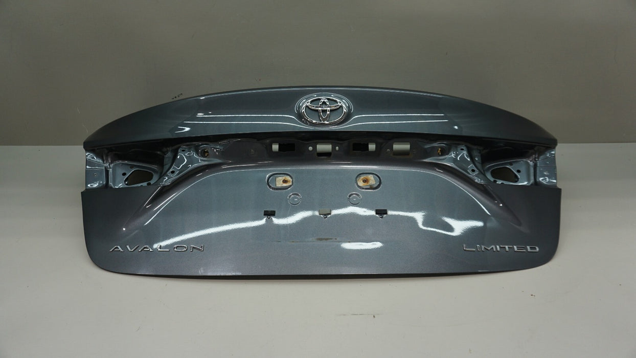 2013-2018 TOYOTA AVALON LIMITED REAR TRUNK LID W/ NAMEPLATE EMBLEM BADGE OEM