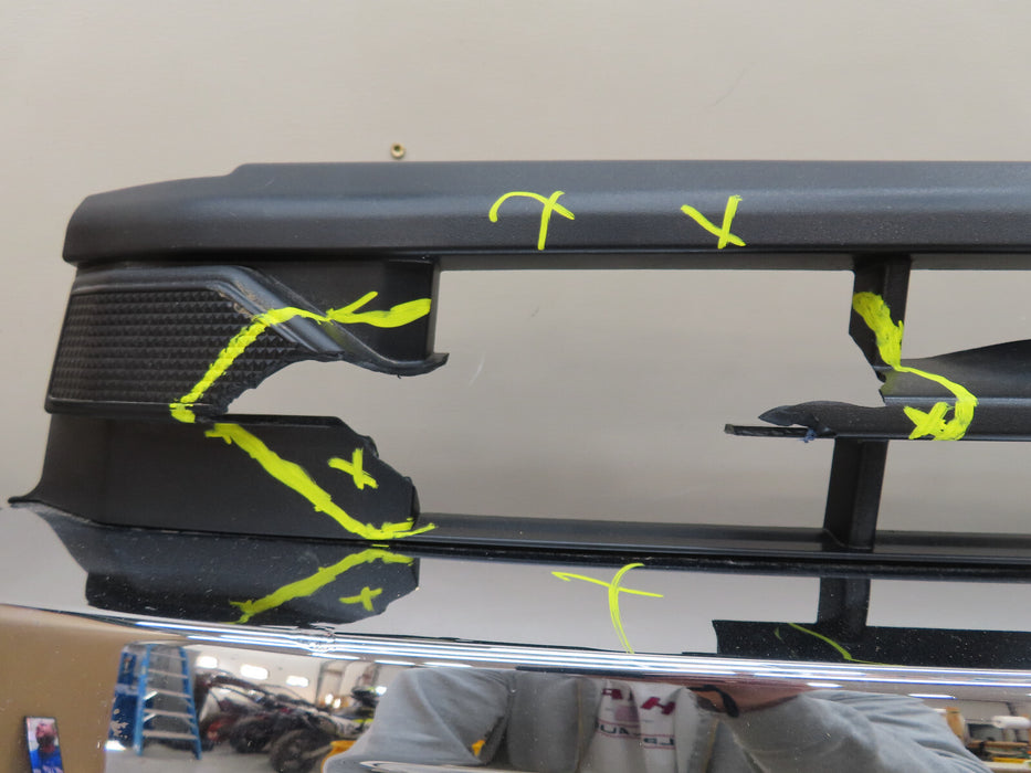 2024 CHEVROLET SILVERADO LT 2500 3500HD FRONT RADIATOR GIRLLE GRILL W/CAMERA OEM