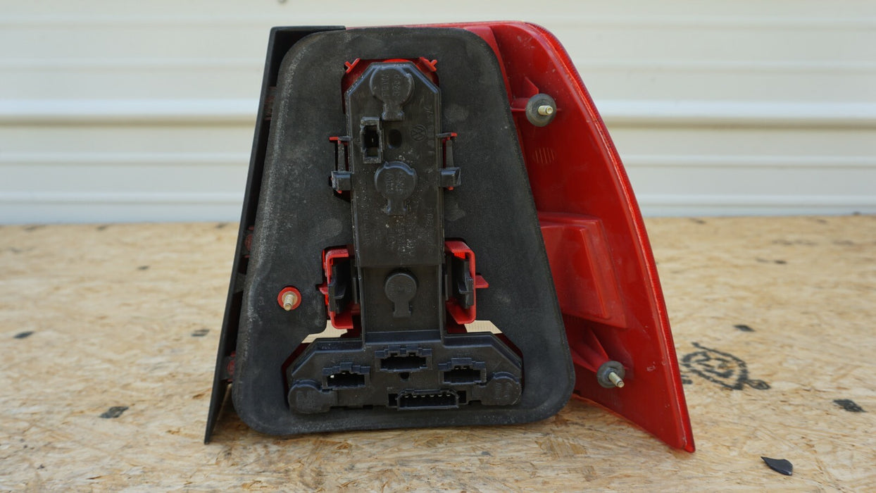 2004 2005 VW VOLKSWAGEN JETTA LEFT REAR TAILLIGHT OEM
