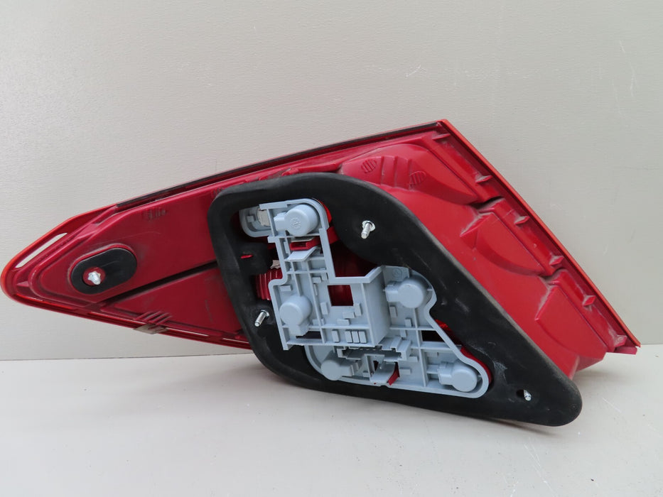2008-2010 MERCEDES BENZ C300 W204 REAR RIGHT PASSENGER SIDE TAIL LIGHT OEM