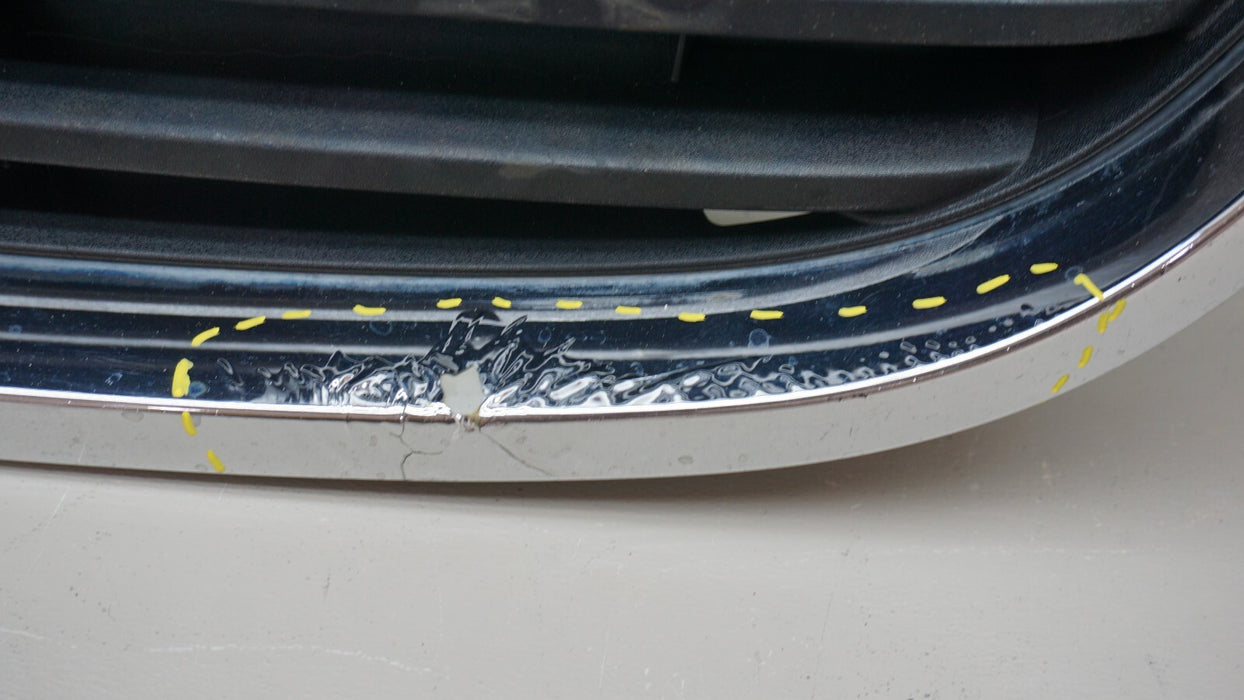 2007-2014 GMC YUKON FRONT UPPER GRILLE 25891151 OEM