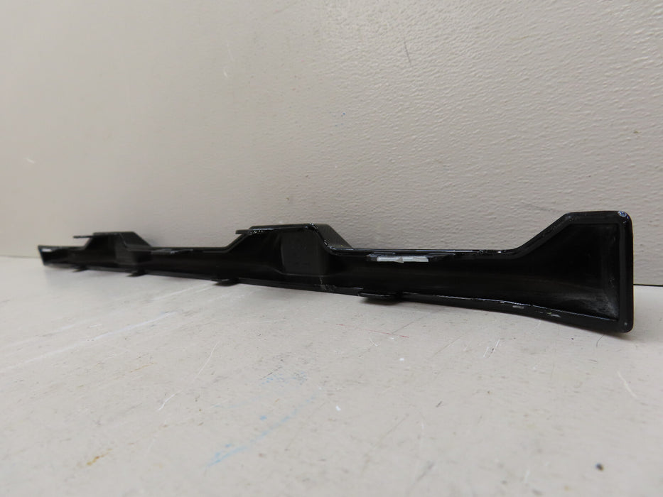 2022 2023 CHEVROLET SILVERADO 1500 FRONT GRILLE RH TRIM PIECE  OEM