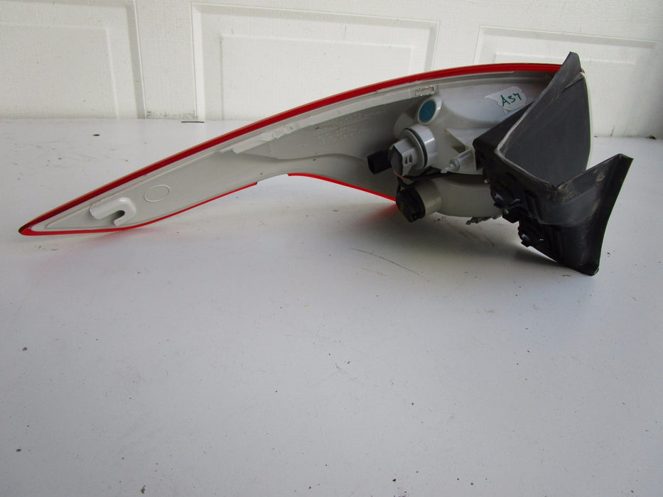 13 14 15 FORD ESCAPE REAR RIGHT TAIL LIGHT OEM