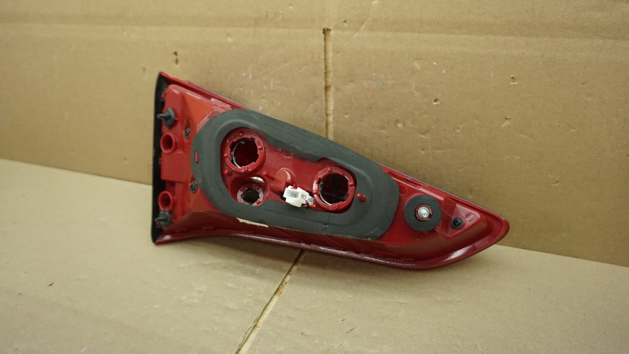 2016-2018 HYUNDAI TUCSON REAR RIGHT PASSENGER SIDE TAIL LIGHT HALOGEN OEM