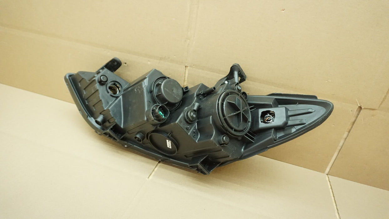 2017-2018 HYUNDAI ELANTRA FRONT RIGHT PASSENGER SIDE HEADLIGHT HALOGEN OEM