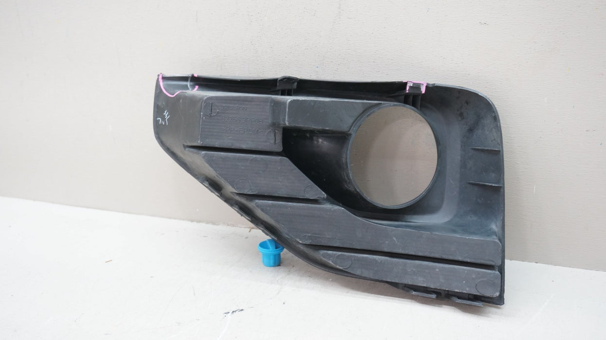 2017-2020 NISSAN PATHFINDER FRONT RIGHT PASSENGER SIDE FOGLIGHT BEZEL 622569PF0B