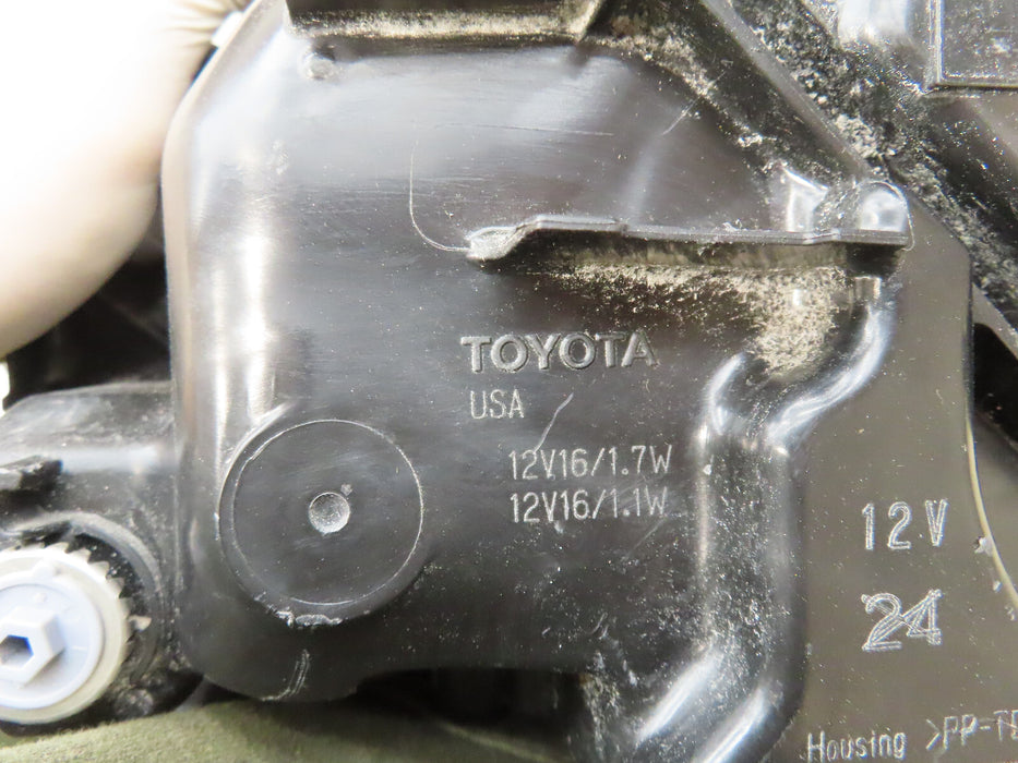 2020-2023 TOYOTA HIGHLANDER FRONT RIGHT PASSENGER HEADLIGHT LED OEM