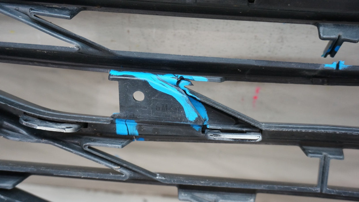 2019-2024 CHEVROLET MALIBU FRONT BUMPER RADIATOR GRILLE OEM 84338683