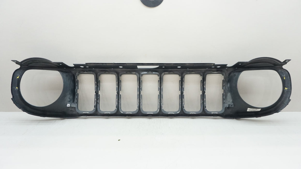 2015-2018 JEEP RENEGADE FRONT RADIATOR GRILLE GRILL 52088680 OEM