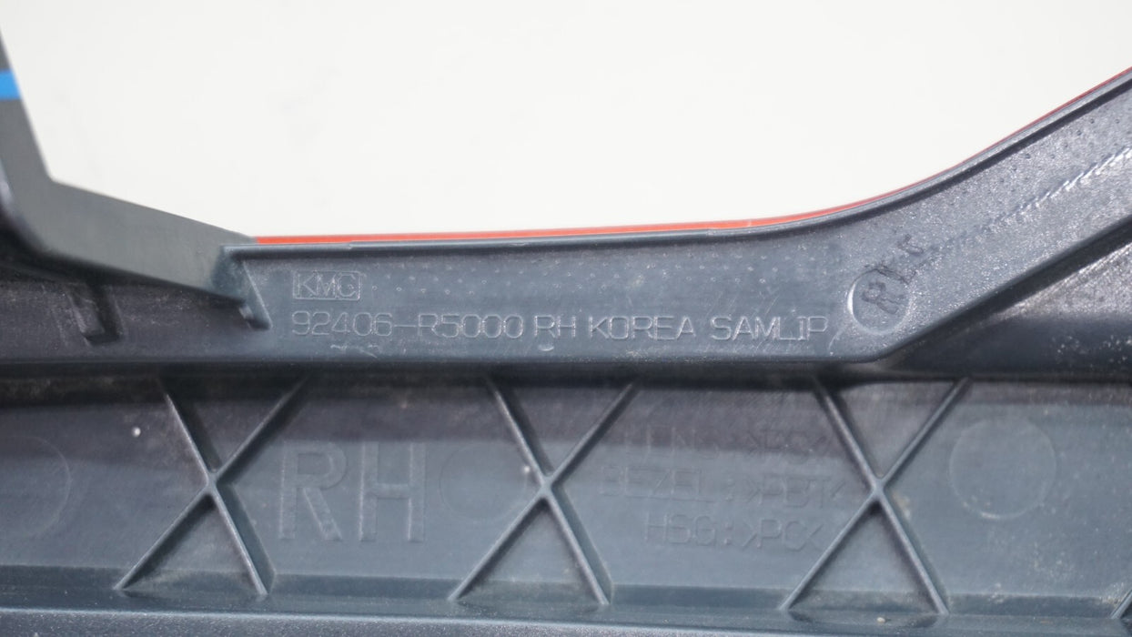 2021-2022 KIA SORENTO REAR RIGHT PASSENGER REFLECTOR TAIL LIGHT OEM 92406-R5000