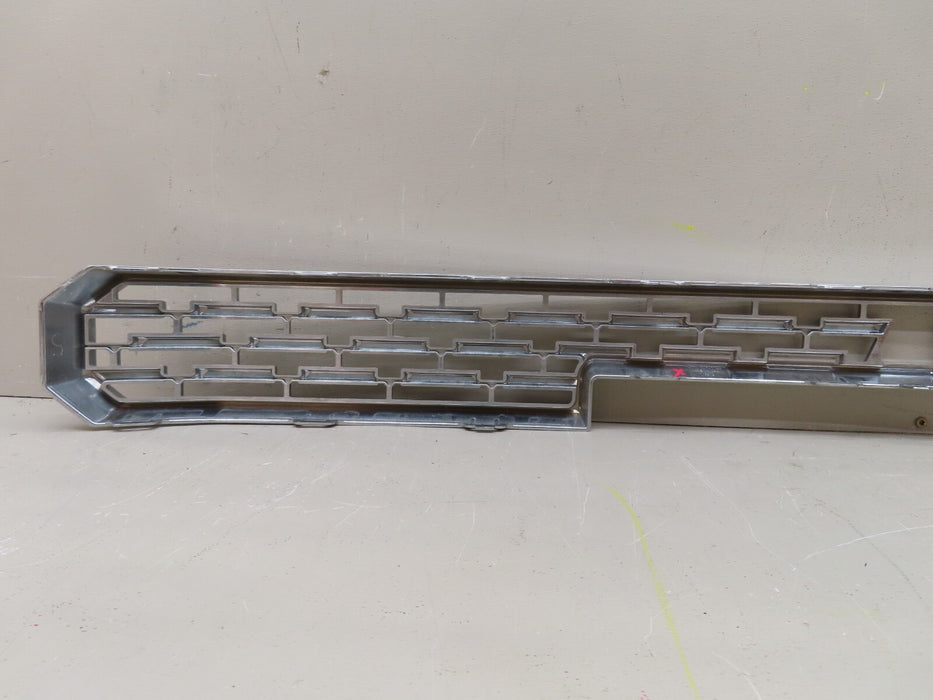 2020-2021 GMC SIERRA 3500 HD DENALI RADIATOR MIDDLE INSERT GRILLE OEM 84393049