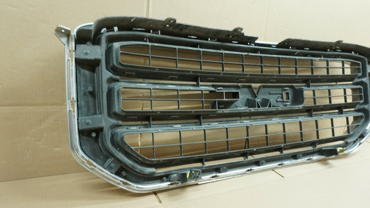 2015-2018 GMC YUKON FRONT RADIATOR MAIN GRILL GRILLE CHROME PLASTIC TRIM OEM