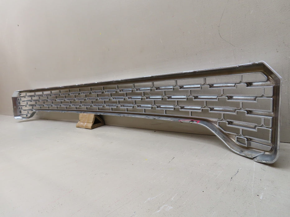 2020-2021 GMC SIERRA 3500 HD DENALI RADIATOR LOWER INSERT GRILLE OEM 84393048