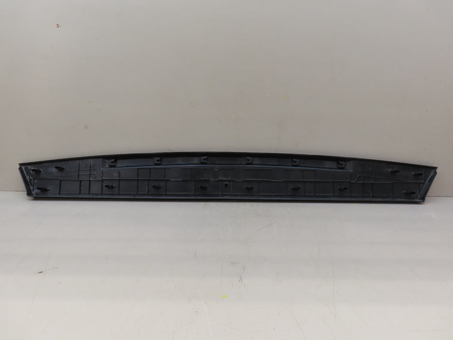 2019 2020 CHEVROLET GMC SILVERADO-SIERRA 1500 REAR UPPER TAILGATE MOLDING OEM