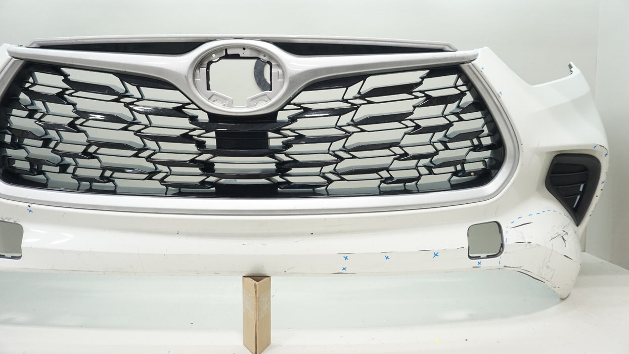 2020-2021 TOYOTA HIGHLANDER FRONT BUMPER COVER PANEL W GRILLE OEM