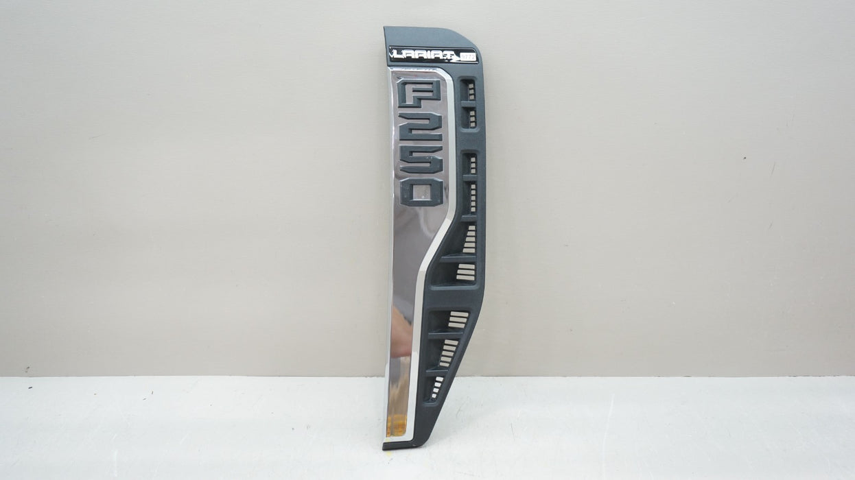 2023-2025 FORD 250 LARIAT RIGHT SIDE FENDER VENT EMBLEM OEM PC3B-P000A72