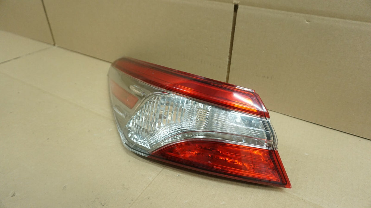 2018-2020 TOYOTA CAMRY REAR LEFT DRIVER SIDE OUTER TAIL LIGHT LAMP LENS OEM