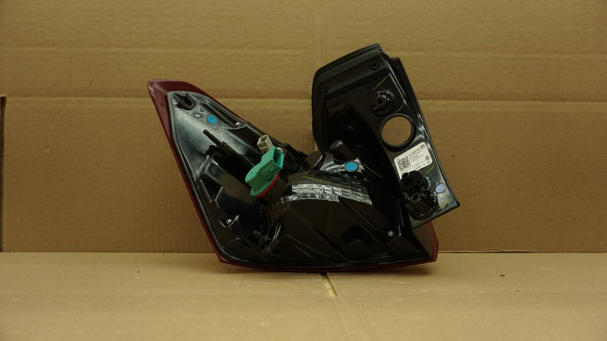 2018 2019 2020 2021 CHEVROLET EQUINOX REAR RIGHT PASSENGER SIDE TAIL LIGHT OEM