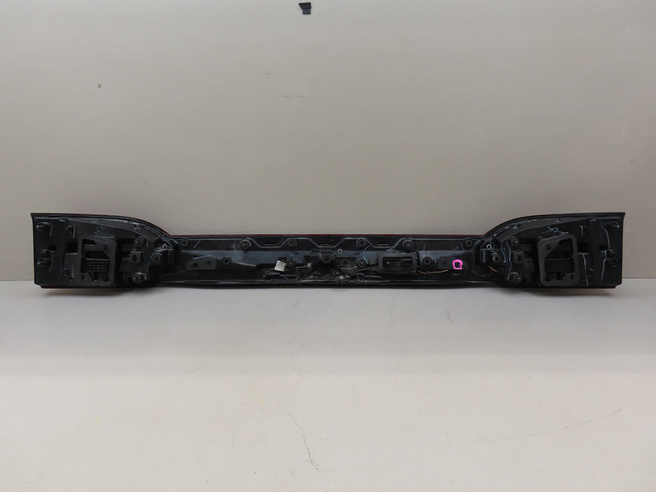 2021-2024 CHRYSLER PACIFICA REAR CENTER LIFT GATE TAIL LIGHT OEM