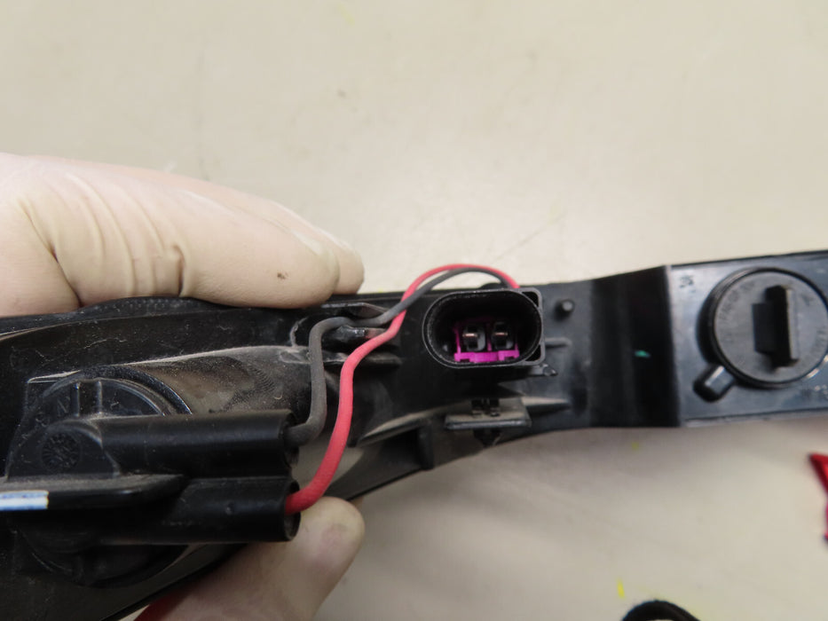 2017-2023 AUDI Q7 REAR BUMPER RIGHT PASSENGER TAIL LIGHT LAMP OEM 4MO 945 096 A