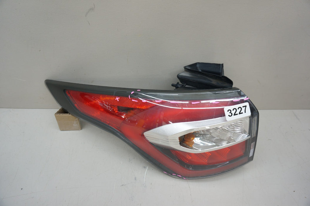 2017-2019 FORD ESCAPE REAR LEFT DRIVERS SIDE TAIL LIGHT OEM 17 18 19
