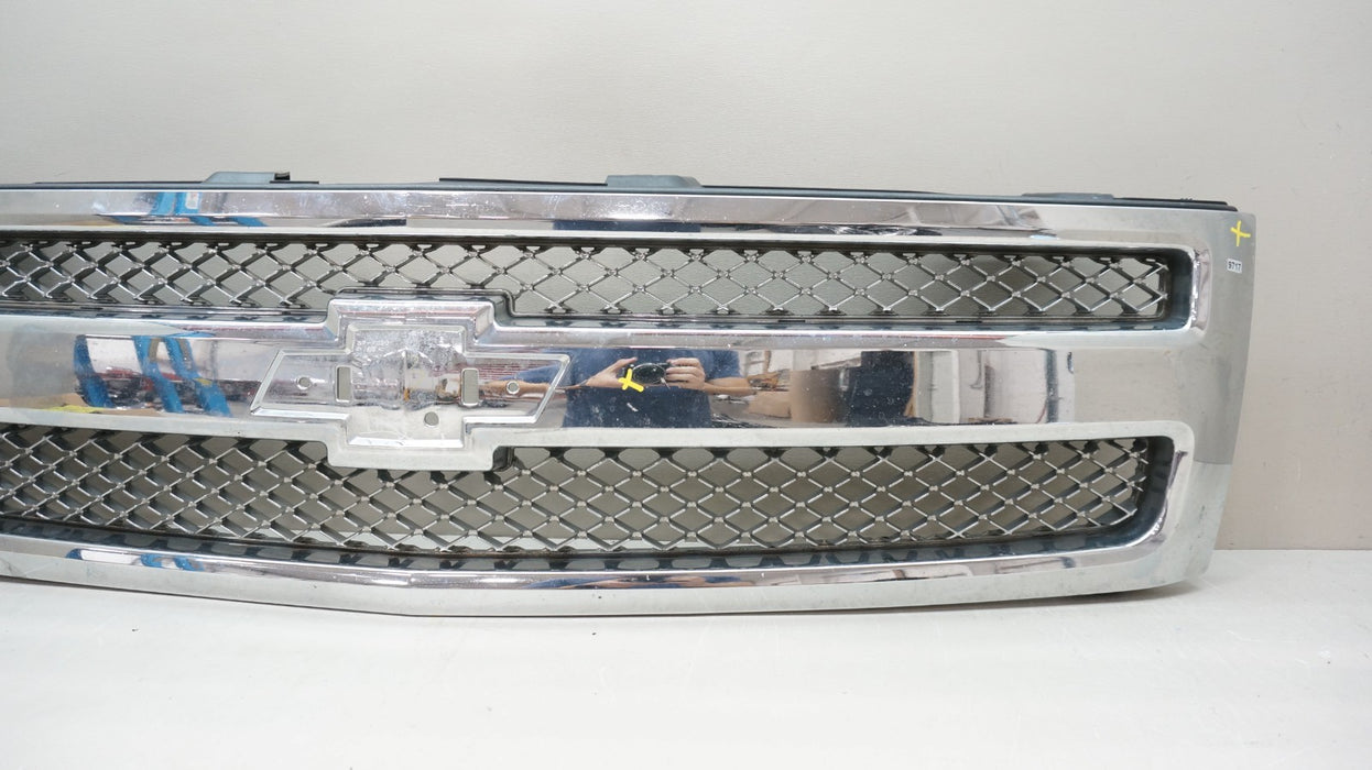 2007-2013 CHEVROLET SILVERADO 1500 FRONT BUMPER RADIATOR GRILLE OEM 15131717
