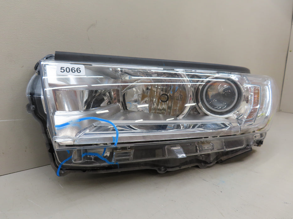 2017-2019 TOYOTA HIGHLANDER FRONT LEFT DRIVER SIDE HEADLIGHT HALOGEN OEM