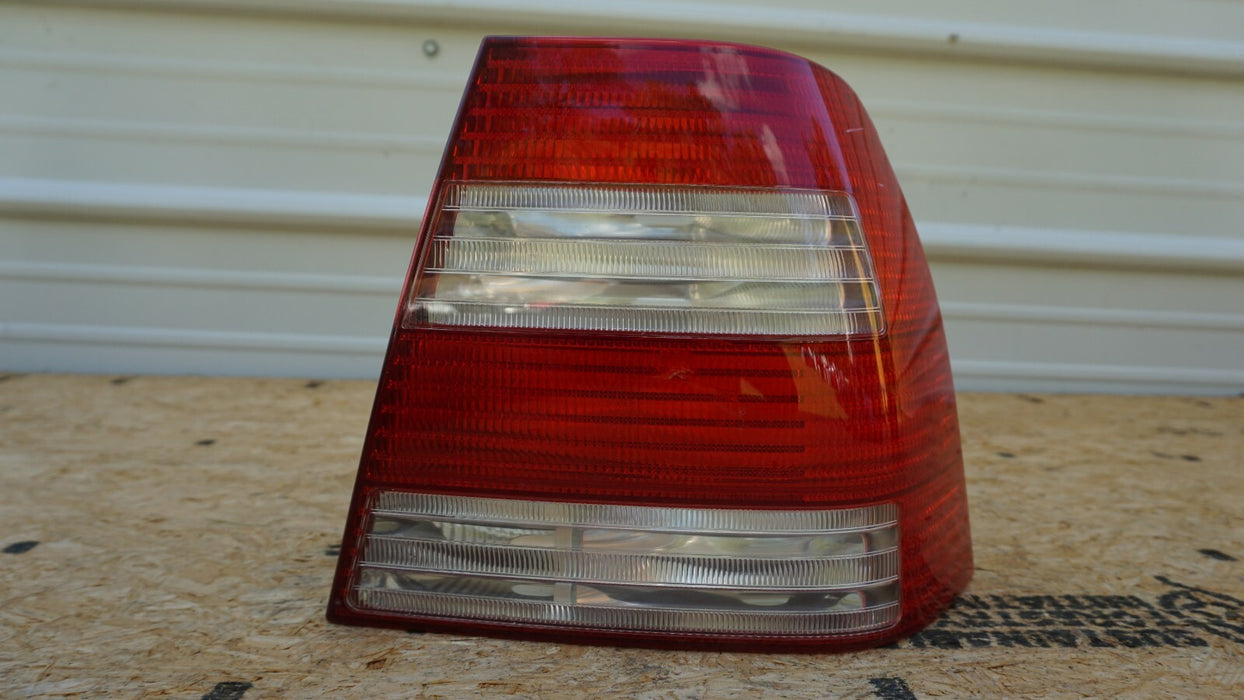 2004 2005 VW VOLKSWAGEN JETTA RIGHT REAR TAILLIGHT OEM